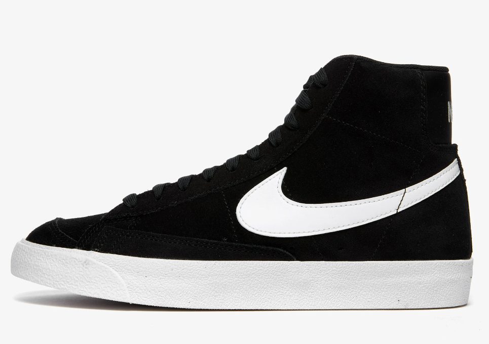 Nike Blazer Mid 77 negro total Swoosh negro integrado silueta discreta lateral