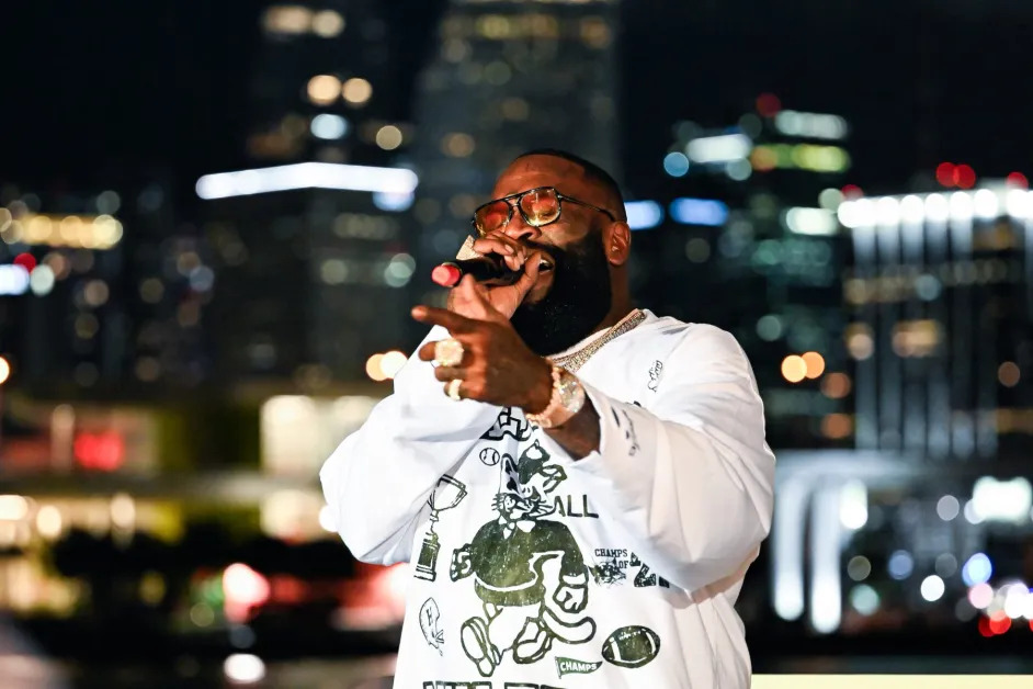 Rick Ross se ríe abiertamente de Drake y de 50 Cent