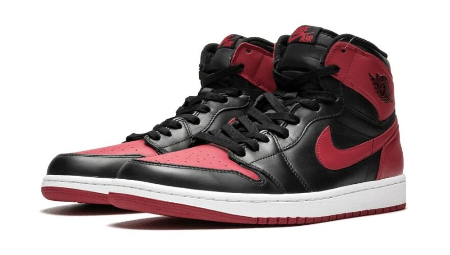 Air Jordan 1 High OG Bred negro rojo Swoosh retro Nike.com precio 180 euros tallas adulto lateral