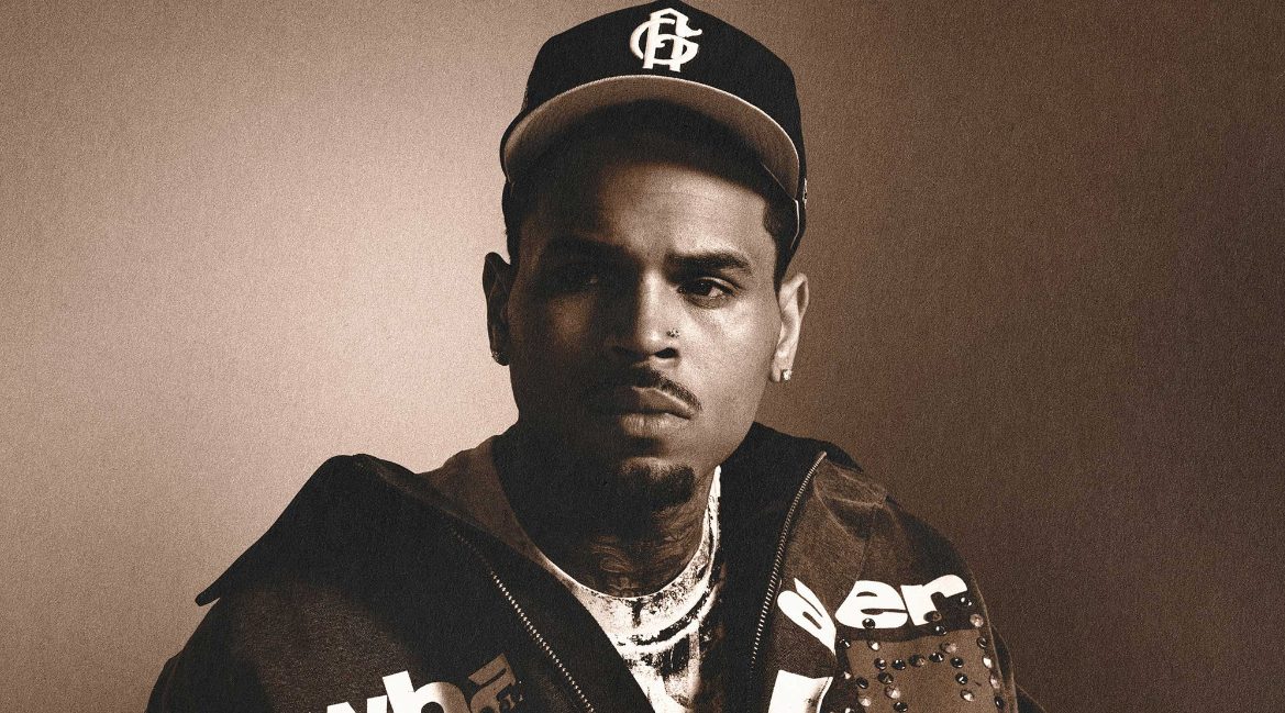 Mujer detenida tras intentar colarse en casa de Chris Brown