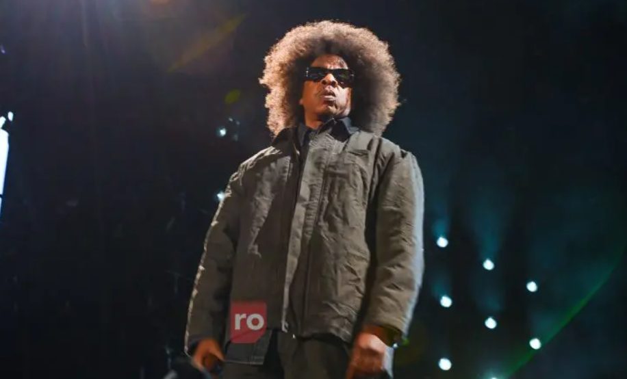 JAY-Z le tira a todo el mundo en su concierto en Philadelphia