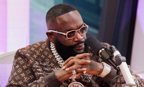 Rick Ross explica por qué voló en turista tras hacerse viral