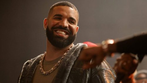 Drake la toma con LeBron James en su nueva camiseta