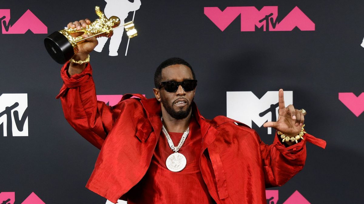NBCUniversal le reclama un millón de dólares a Diddy
