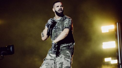 Drake regala a Yeat un colgante con piedras preciosas