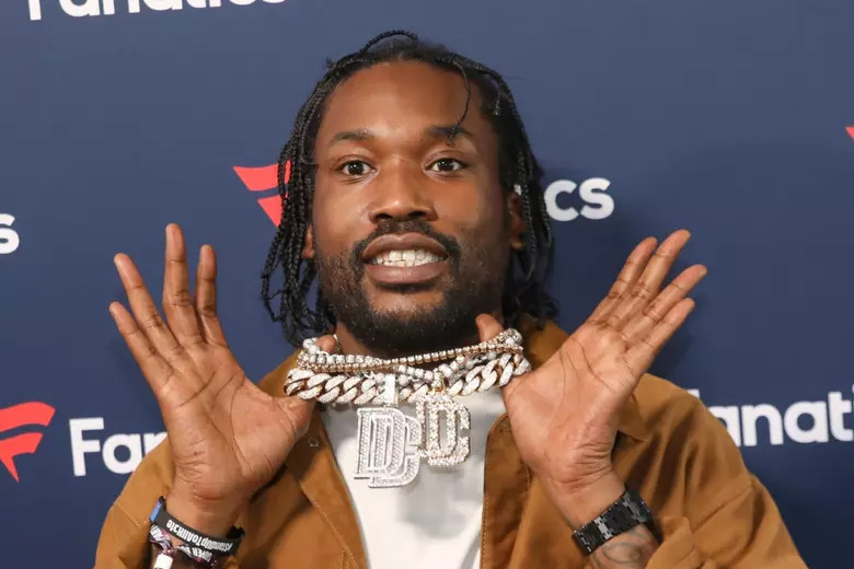 Akademiks reta a Meek Mill a un combate de boxeo