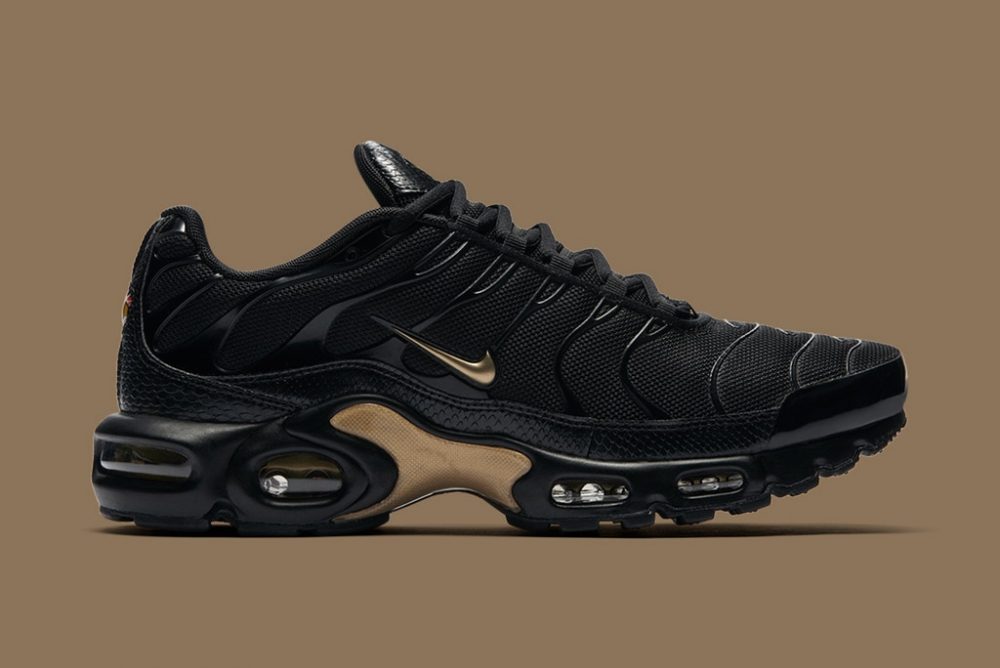 Nike empezará 2018 con un exclusivo pack en negro y oro nike new year black and gold pack 1 1000x668 - Nike empezará 2018 con un exclusivo pack en negro y oro